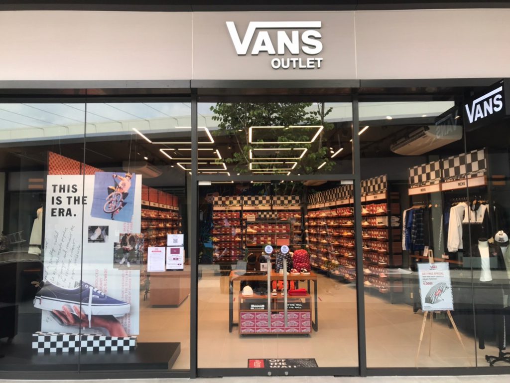 vans outlet village