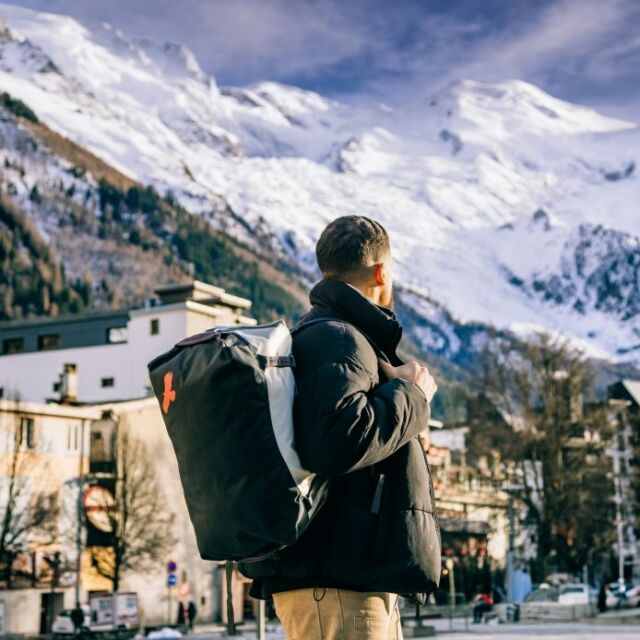 #MigrateDuffle #SmartTravel #EagleCreek
MIGRATE DUFFEL BAG
กระเป๋าดัฟเฟิลรุ่นที่ได้รับฟีดแบคที่ดีมากจากแบรนด์ Eagle Creek เพราะวัสดุที่ทนทาน แถมขั้นตอนการผลิตก็ Eco-Friendly สุดๆ ฟังก์์ชั่นตอบโจทย์ผู้ที่รักการท่องเที่ยว
✔️ปากกระเป๋าซิปกว้างหยิบของได้สะดวก
✔️วัสดุผ้ากันน้ำ ตอบโจทย์ทุกสภาวะ
✔️มีสายสำหรับกระเป๋าสะพายสำหรับคนที่ชอบสะพายขึ้นหลัง เดินทางคล่องตัวมาก
✔มีหลายสีให้เลือก (ดูสีได้ที่ https://bit.ly/3yqdqzm)
✔รุ่นนี้มี 3 ไซส์ (สีในรูป ขายดี มีสต๊อคคงเหลือ2ไซส์ 40L และ 60L)
◾40 ลิตร ราคา 3,800 บาท
◾60 ลิตร ราคา 4,200 บาท
◾90 ลิตร ราคา 4,600 บาท
◾110 ลิตร ราคา 7,000 บาท
.
📱ช้อปปิ้งออนไลน์
▪ LOTSThailand : https://bit.ly/3yqdqzm
▪ Smart Travel Shop [Lazada Mall] : https://bit.ly/2JvPlxv
▪ Smart Travel Shop [Shopee Mall] : https://shopee.co.th/smarttravel_officialshop
.
🛒ช้อปปิ้งที่สาขา
𝗦𝗺𝗮𝗿𝘁 𝗧𝗿𝗮𝘃𝗲𝗹 𝗦𝘁𝗼𝗿𝗲
▪ Siam Discovery 1st Floor, Line ID : TNF_SMD, Tel : +662-077-6823
▪ Central World 3rd Floor, Zone A, Line ID : SMT_CTW, Tel : +662-252-4511
▪ Central Phuket Festival 2nd Floor, Line ID : smtctphuket, Tel : +6665-502-4221
.
𝗧𝗵𝗲 𝗠𝗮𝗹𝗹 𝗚𝗿𝗼𝘂𝗽 (𝗦𝗽𝗼𝗿𝘁 𝗠𝗮𝗹𝗹)
▪ Siam Paragon 2nd Floor, Tel : +662-610-9101
▪ Emporium 2nd Floor, Tel : +662-269-1775
▪ The Mall Ngamwongwan, 3rd Floor, Tel : +662-555-1000
. 
𝗦𝗨𝗣𝗘𝗥 𝗦𝗣𝗢𝗥𝗧𝗦
▪ CentralWorld, 3rd Floor,Tel : +662-646-1318
▪ Central Festival Pattaya Beach, 2nd Floor, Tel : +6638-043-195
.
𝗜𝗖𝗢𝗡𝗦𝗜𝗔𝗠
Iconactive, 3rd Floor,Tel : +662-495-7000
Siam Takashimaya,3rd Floor, Tel : +662-011-7500
.
𝗞𝗶𝗻𝗴 𝗣𝗼𝘄𝗲𝗿
▪ Srivaree Complex, Tel : +662-338-8888
▪ Suvarnabhumi Airport (East Zone), Tel : +662-134-8888
▪ Suvarnabhumi Airport (West Zone),Tel : +662-134-8888
▪ Phuket Complex, Tel : +662-205-0212
▪ King Poewr Rangnam, Tel : +662-205-8888
▪ Phuket International Airport, Phuket ,Tel : +6676-397-888
.
#SmartTravel #InspireToTravel